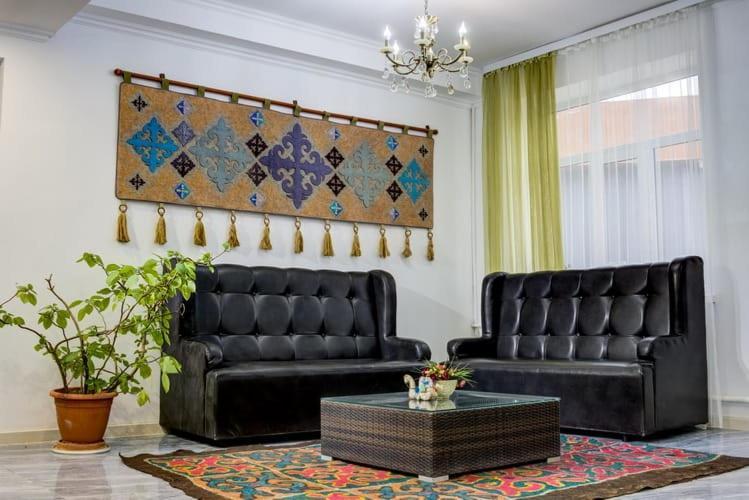 Olive Hotel Kochkor Exterior photo